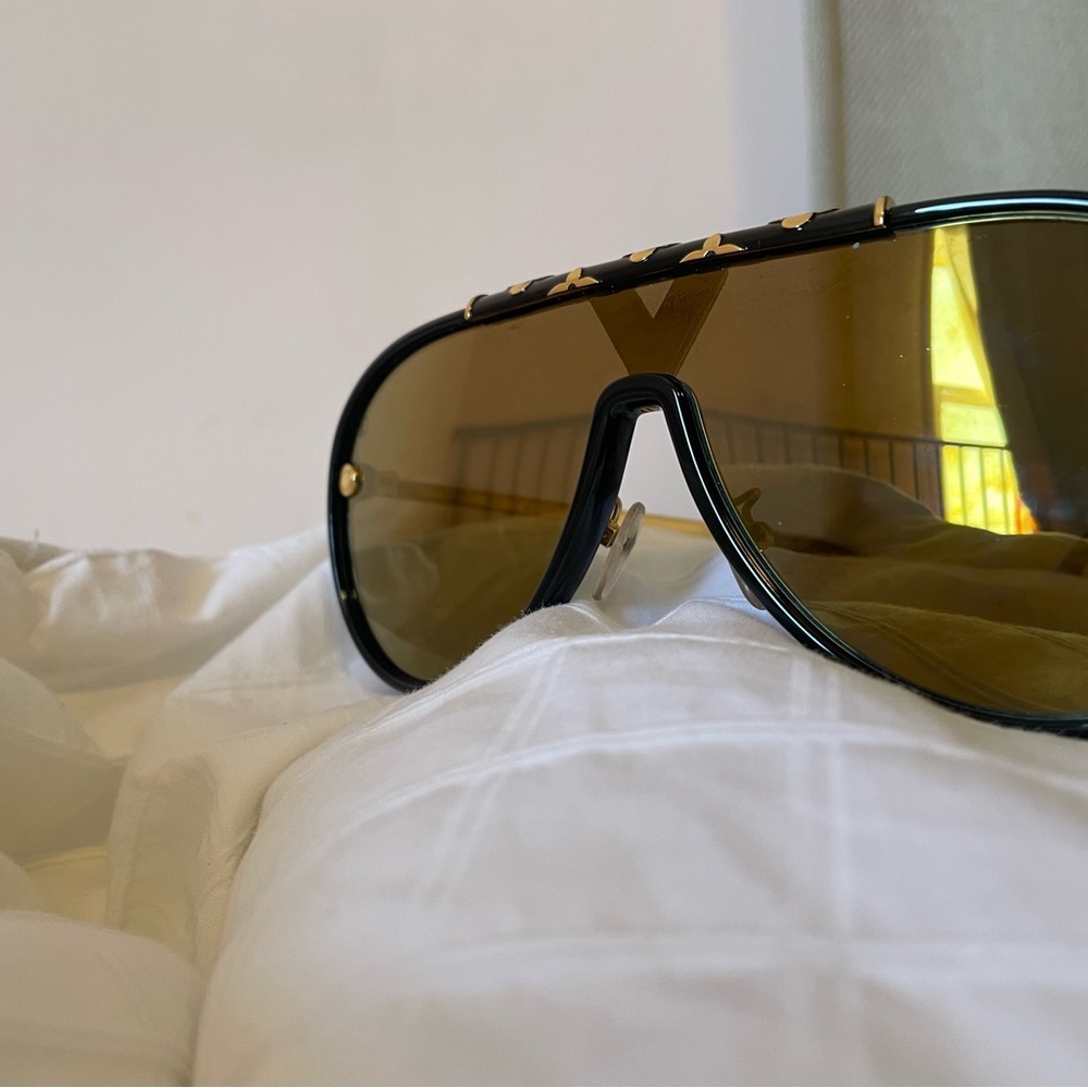 Louis Vuitton acetate mascot aviator sunglasses